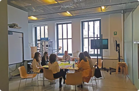 Equipo AEF reunido en sala