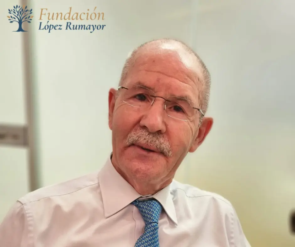 Florencio Martín Tejedor, Presidente de la Fundación López Rumayor. Logo de la Fundación: silueta de un árbol con texto: "Fundación López Rumayor"